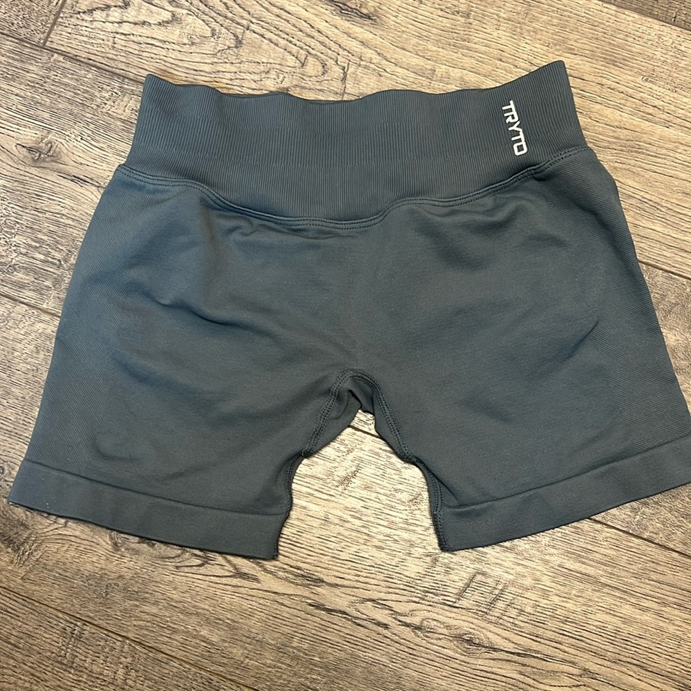 Tryto shorts dfyne doops